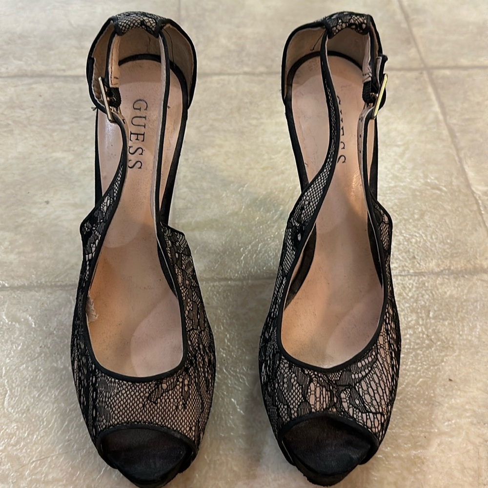 Guess lace Hondo pumps